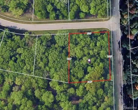 687 Kings Fairway Ln, Grand Blanc, MI 48439