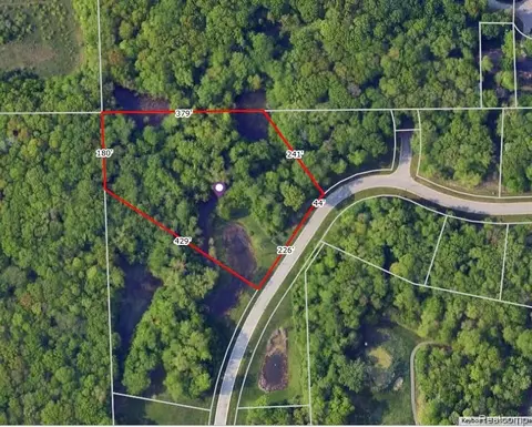 16551 Kings Fairway Ln, Grand Blanc, MI 48439