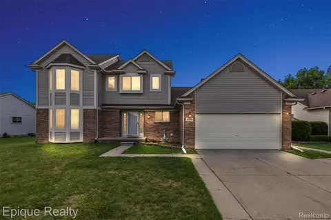 22480 Streamside Dr, Macomb, MI 48044