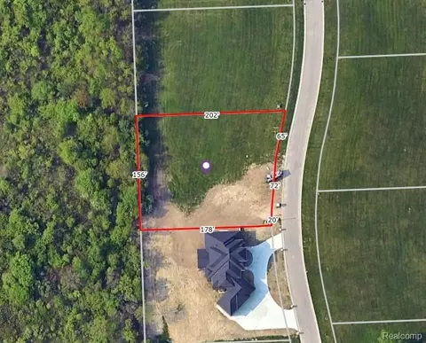 16725 Kings Fairway Ln, Grand Blanc, MI 48439