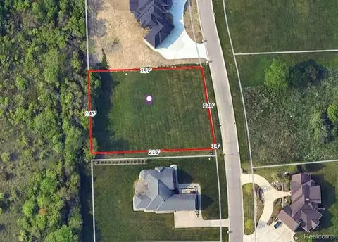16783 Kings Fairway Ln, Grand Blanc, MI 48439