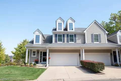 767 E Bluff Ct, Rochester Hills, MI 48307