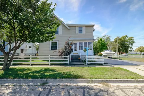 1108 Humphrey St, Monroe, MI 48161