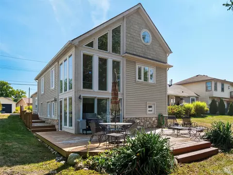 2019 Kingston St, White Lake, MI 48386