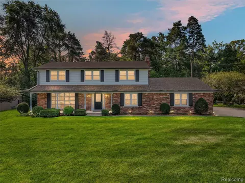 5212 Nocturne Ln, Shelby Township, MI 48316