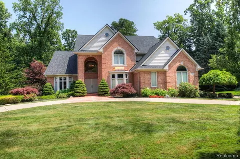 29826 Bradmoor Ct, Farmington Hills, MI 48334