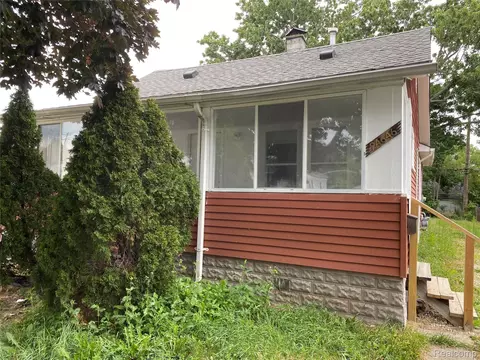 24646 Tuscany Ave, Eastpointe, MI 48021