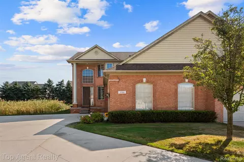 1066 Lorenzo Ct, Troy, MI 48085