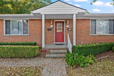 42 Gladwin Ave, Clawson, MI 48017