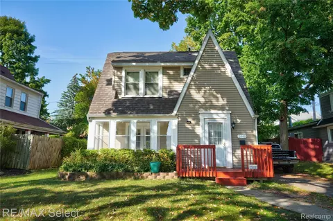 2448 Thomas St, Flint, MI 48504