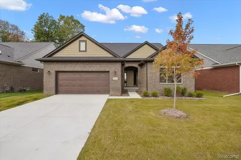 52953 Trailside Dr #4, Chesterfield, MI 48047