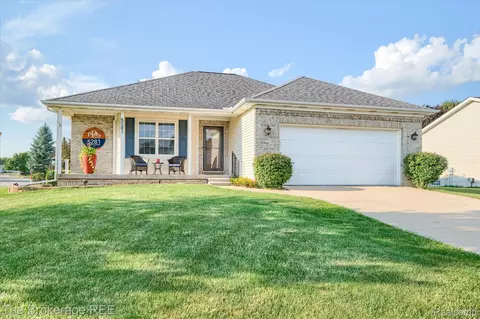 5281 Magnolia Dr, Grand Blanc, MI 48439
