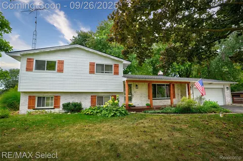 1423 Butcher Rd, Fenton, MI 48430