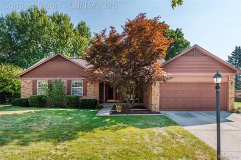 44976 Yorkshire Dr, Novi, MI 48375
