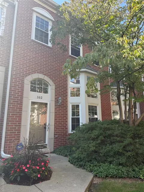 162 S Georgetown Sq, Royal Oak, MI 48067