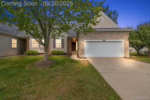 3420 Grove Ln, Auburn Hills, MI 48326