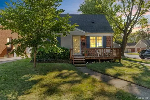 2902 N Connecticut Ave, Royal Oak, MI 48073