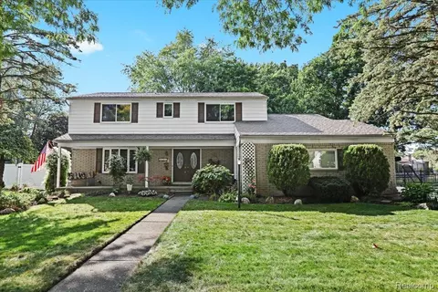 2741 Denise Dr, Troy, MI 48085