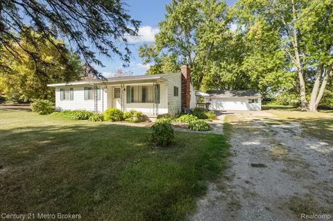 4460 Torrey Rd, Flint, MI 48507