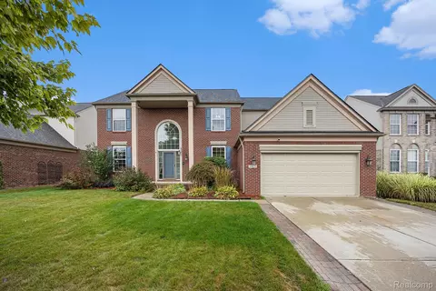 49620 Dunhill Dr, Macomb, MI 48044