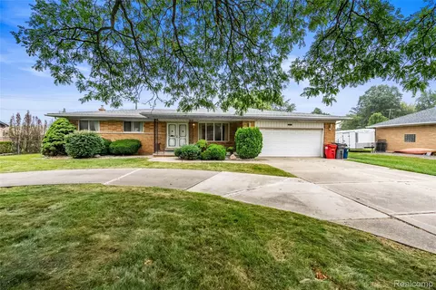 22771 Ulrich St, Clinton Township, MI 48036