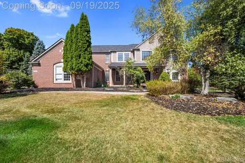 32498 Sandstone, Farmington, MI 48334