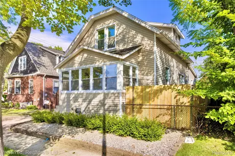 2617 4th St, Trenton, MI 48183