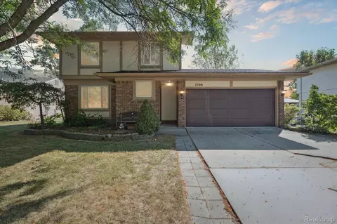 1796 Oakview Dr, Canton, MI 48187