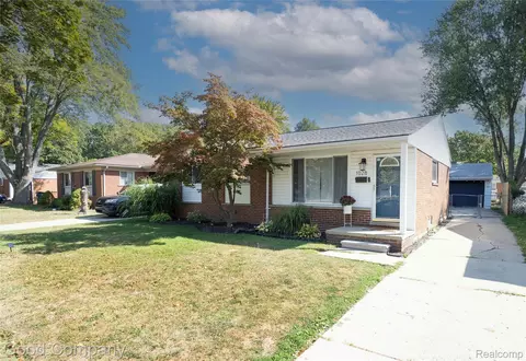 1028 N Kenwood Ave, Royal Oak, MI 48067