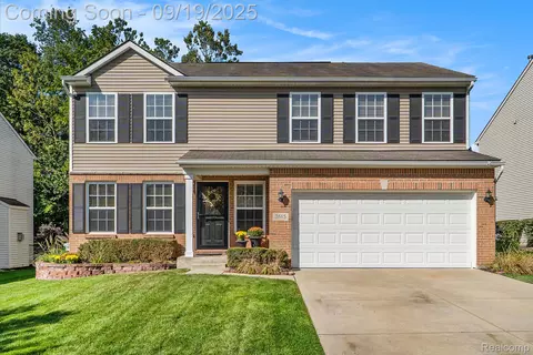2615 Compton Dr, Waterford, MI 48329