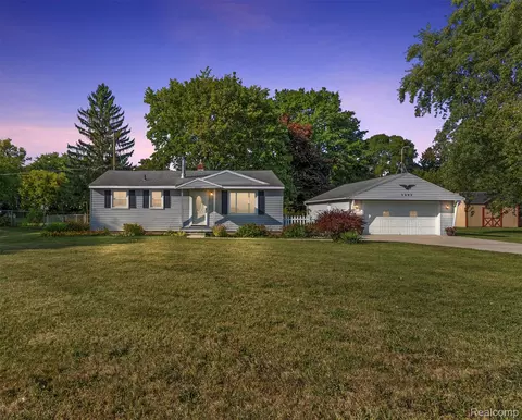 5292 Maple Ave, Flint, MI 48473