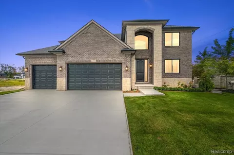 50999 Mistwood Dr, Macomb, MI 48042