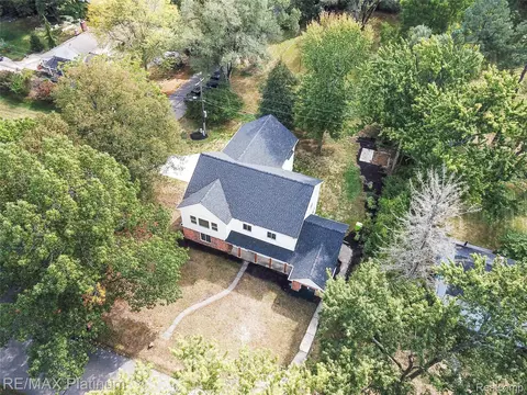 7369 Sweetbriar, West Bloomfield, MI 48324