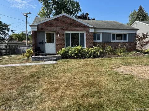 31915 Lamar Dr, Farmington, MI 48336