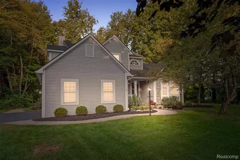 1502 Twin Lakes Blvd, Oxford, MI 48371