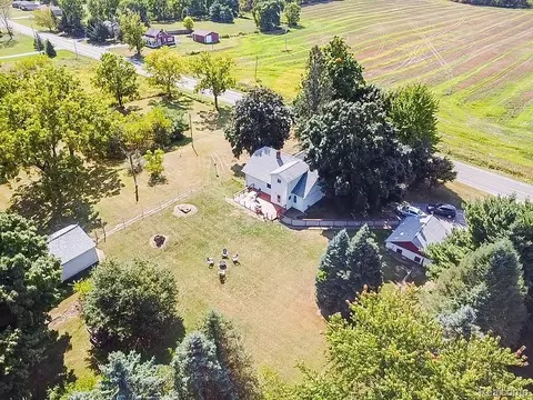 11359 Seymour Rd, Argentine, MI 48436