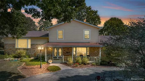 2762 N Harris Rd, Ypsilanti, MI 48198