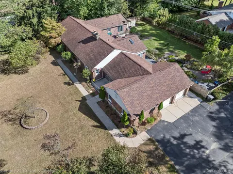 32525 6 Mile Rd, Livonia, MI 48152