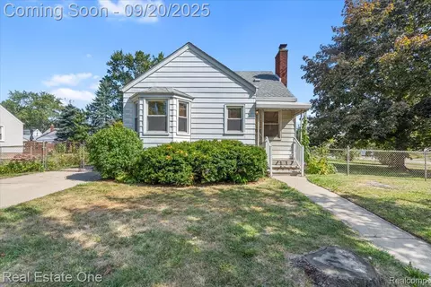 2210 Hanford Ave, Lincoln Park, MI 48146