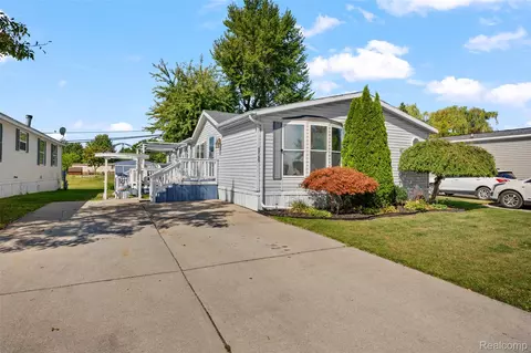52159 Landsdowne Cir, Chesterfield, MI 48051