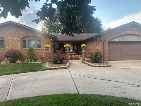 37129 Almont Dr W, Sterling Heights, MI 48310