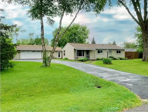 4620 Oakvista Ave, Independence, MI 48346