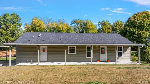 806 Davis Lake Rd, Lapeer, MI 48446
