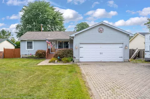 3755 Joslyn Rd, Orion, MI 48359