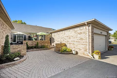 50317 Highpoint Ct, Macomb, MI 48044