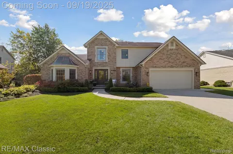 22691 Foxmoor Dr, Novi, MI 48374