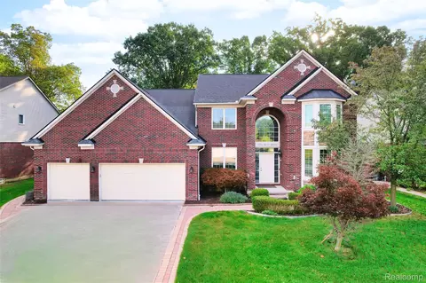 3786 Mesa Dr, Troy, MI 48083