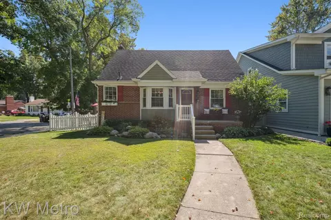 903 Hickory Ave, Royal Oak, MI 48073