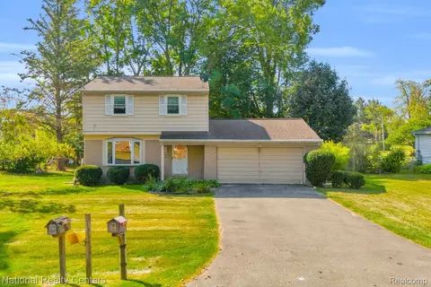 1874 Hopkins Dr, Wixom, MI 48393