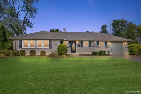 16276 Amherst Ave S, Beverly Hills, MI 48025